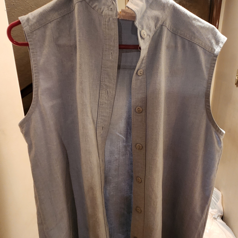 Women's Sleeveless Button Down Shirt - Blue